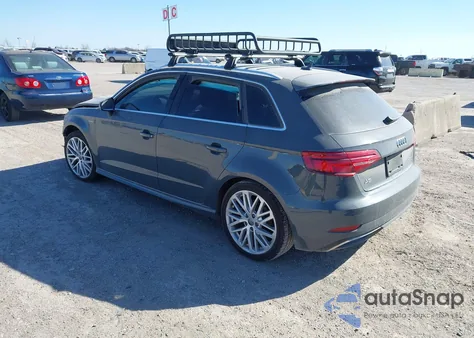 2018 Audi A3 E-Tron 1.4T Premium/1.4T Tech Premium z USA, uszkodzony, nr VIN WAUTPBFF3JA070228